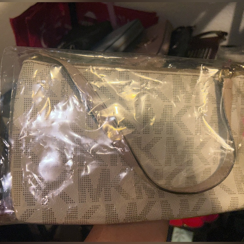 NWT Michael Kors Wristlet Clutch 2 - Picture 2 of 2